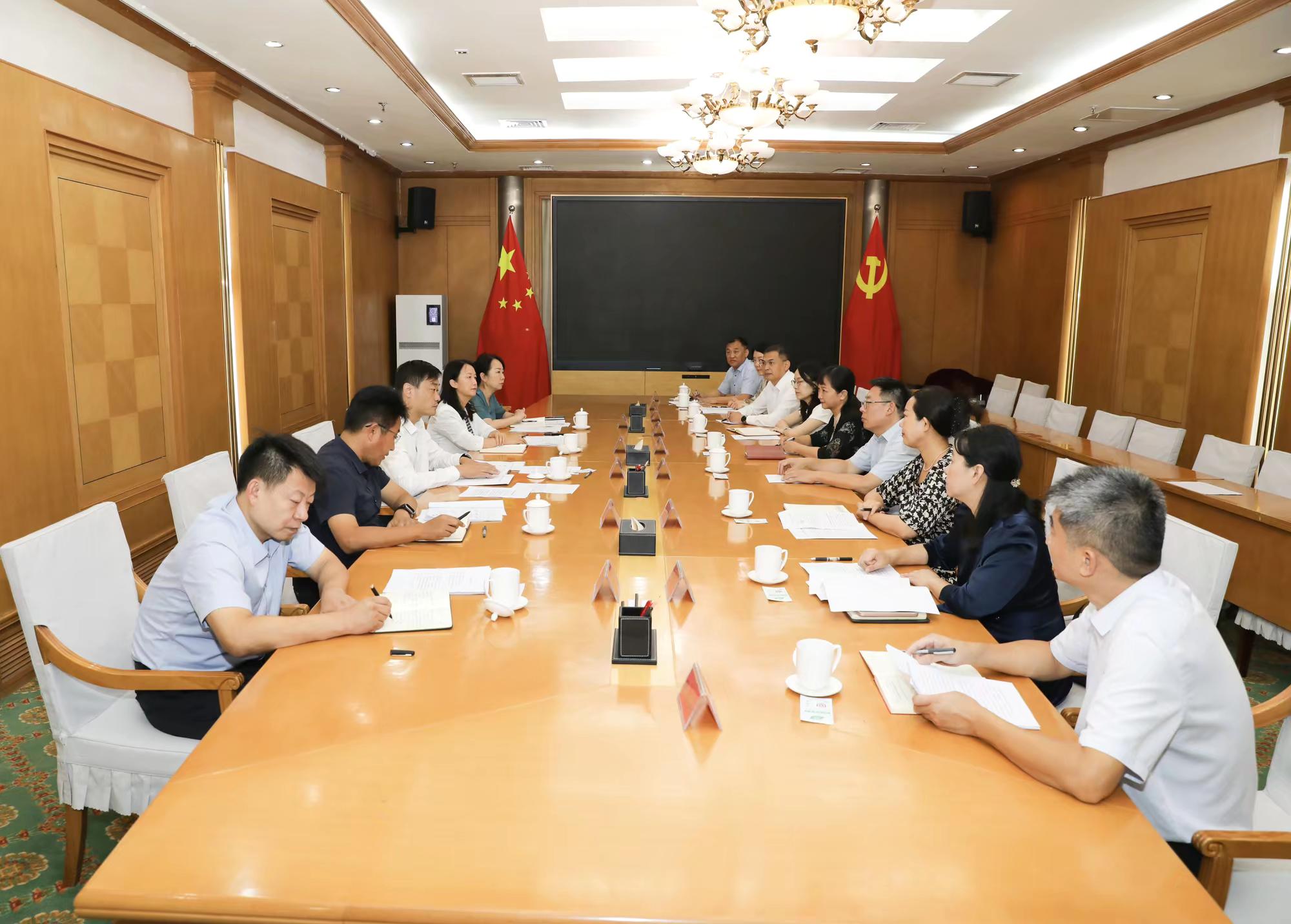 历下区召开党外人士座谈会