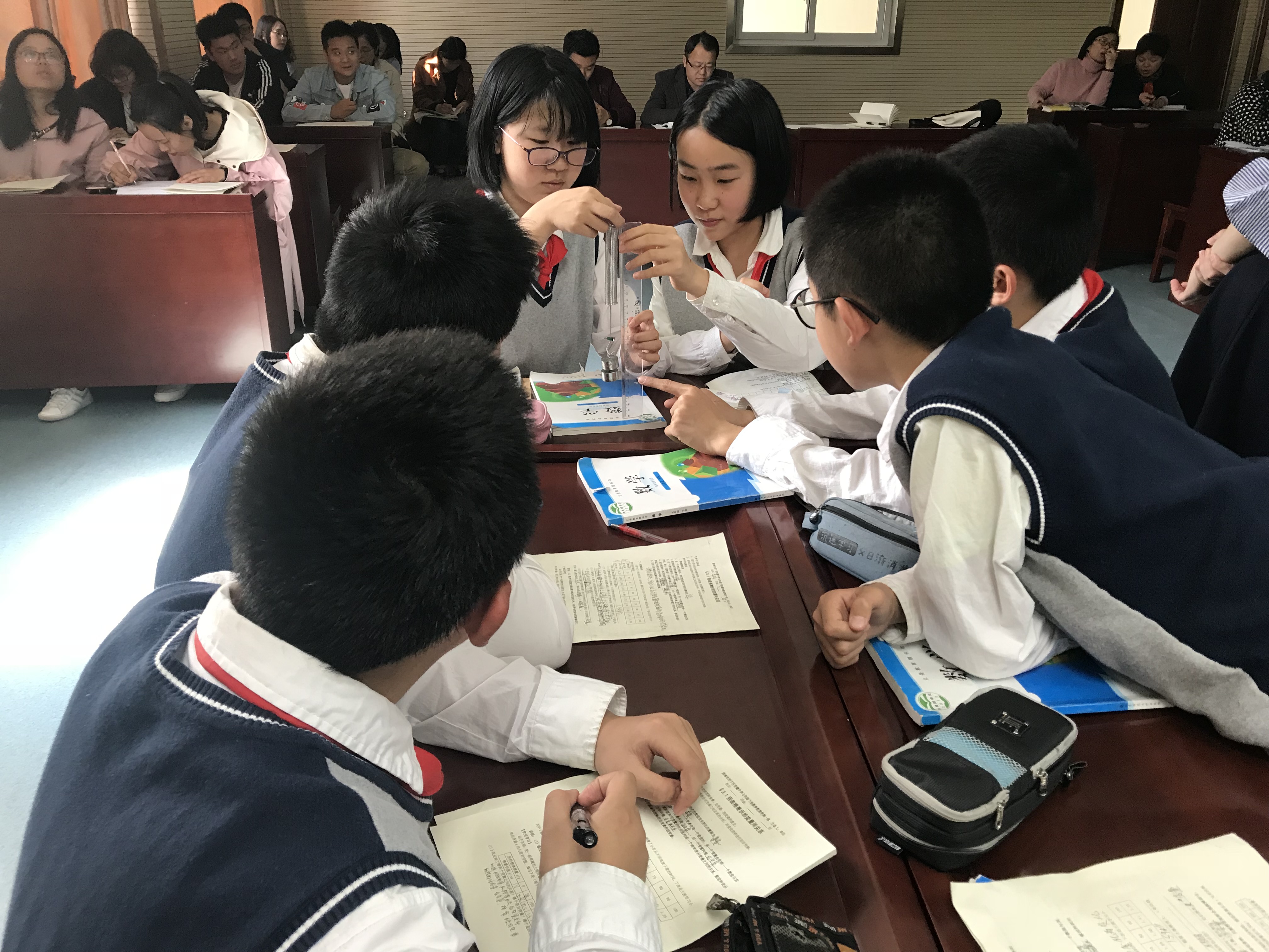 牵手明德共话“衔接” 雅美教师护航成长--济南市盛福实验小学与明德中学开展中小学联合教研活动